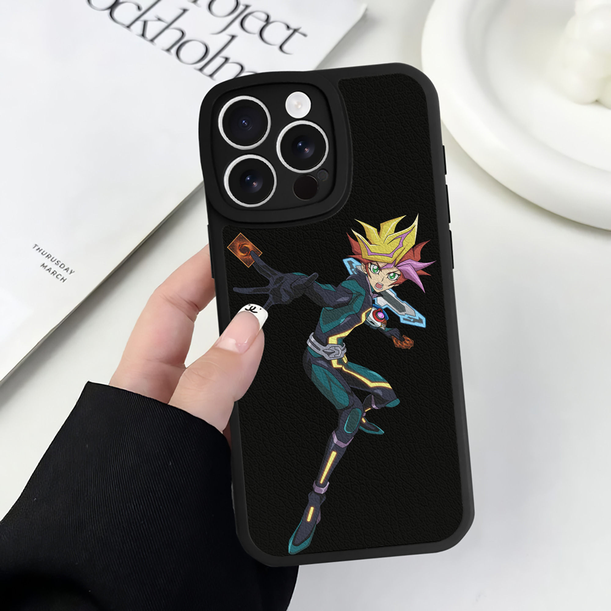 遊☆戯☆王 Yu-Gi-Oh! 【iPhone 16シリーズ対応】シリコンスマホケース（レザー調） 材質：シリコン